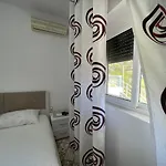 Luigi S Fairyview Apartman