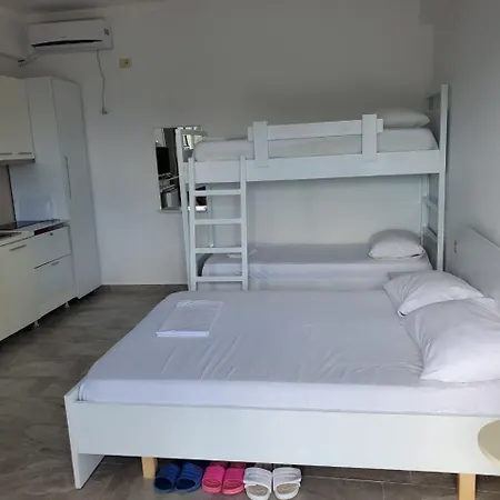 Luigi S Fairyview Apartman *